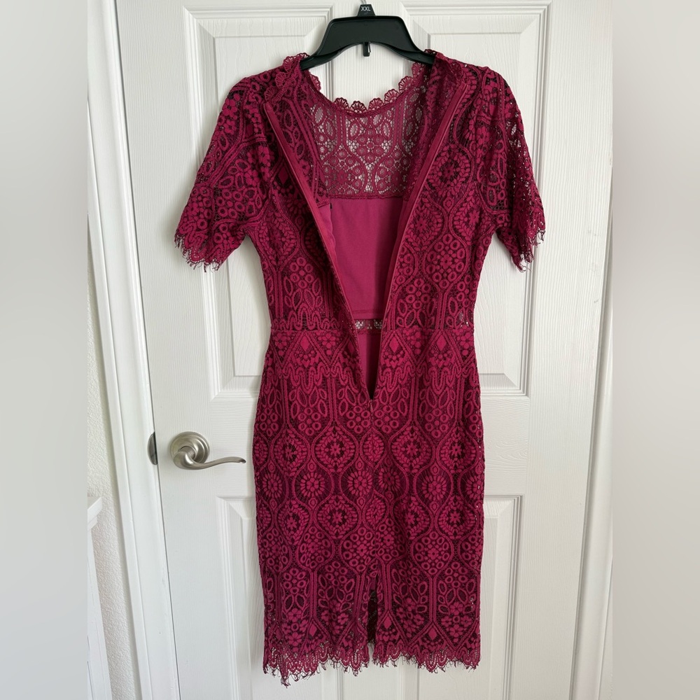 Elegant Lulu's Burgundy Lace Midi Dress size medium - Picture 10 of 11